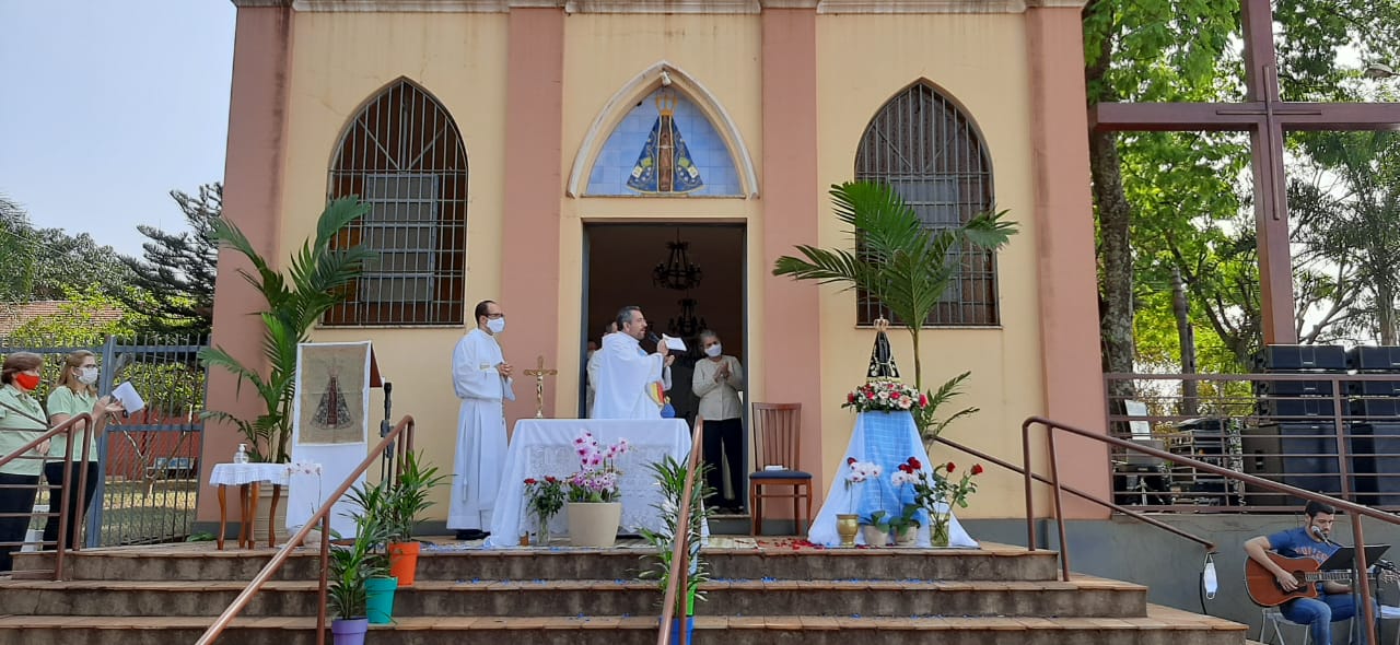 Celebra Es E Carreata Fi Is Celebram O Dia De Nossa Senhora