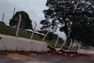 News Portal Chuva-forte--305x207 Chuva forte causa estragos e assusta moradores na região  