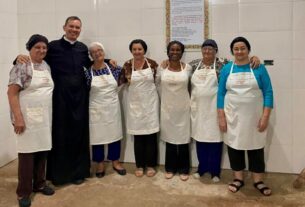 News Portal Cozinha-Paroquial-completa-tres-anos-de-inauguracao-305x207 Cozinha Paroquial completa três anos de inauguração  