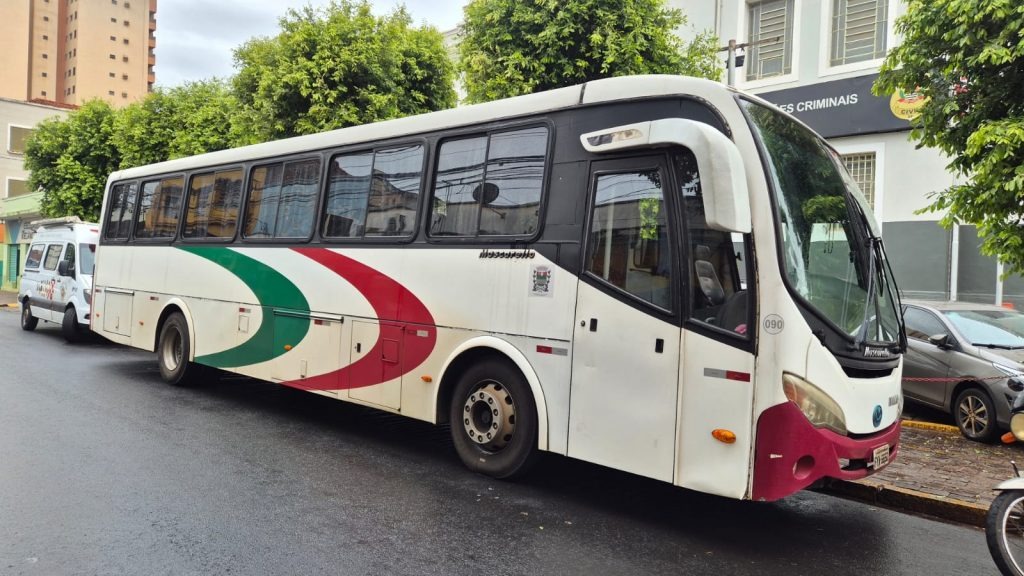 Ônibus com pacientes é sequestrado em Santa Rita do Passa Quatro